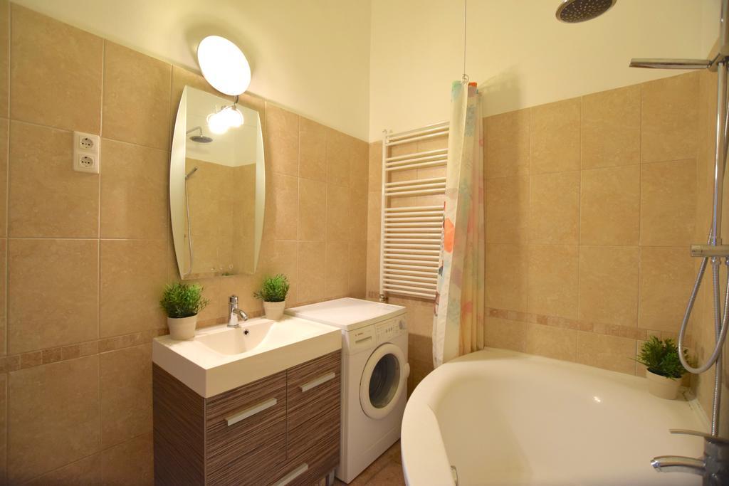 Standard Apartment By Hi5 - Muzeum 5 Будапеща Екстериор снимка