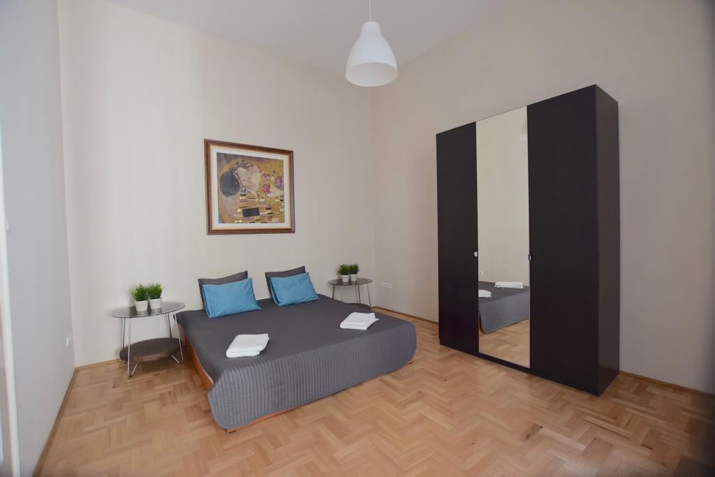 Standard Apartment By Hi5 - Muzeum 5 Будапеща Екстериор снимка