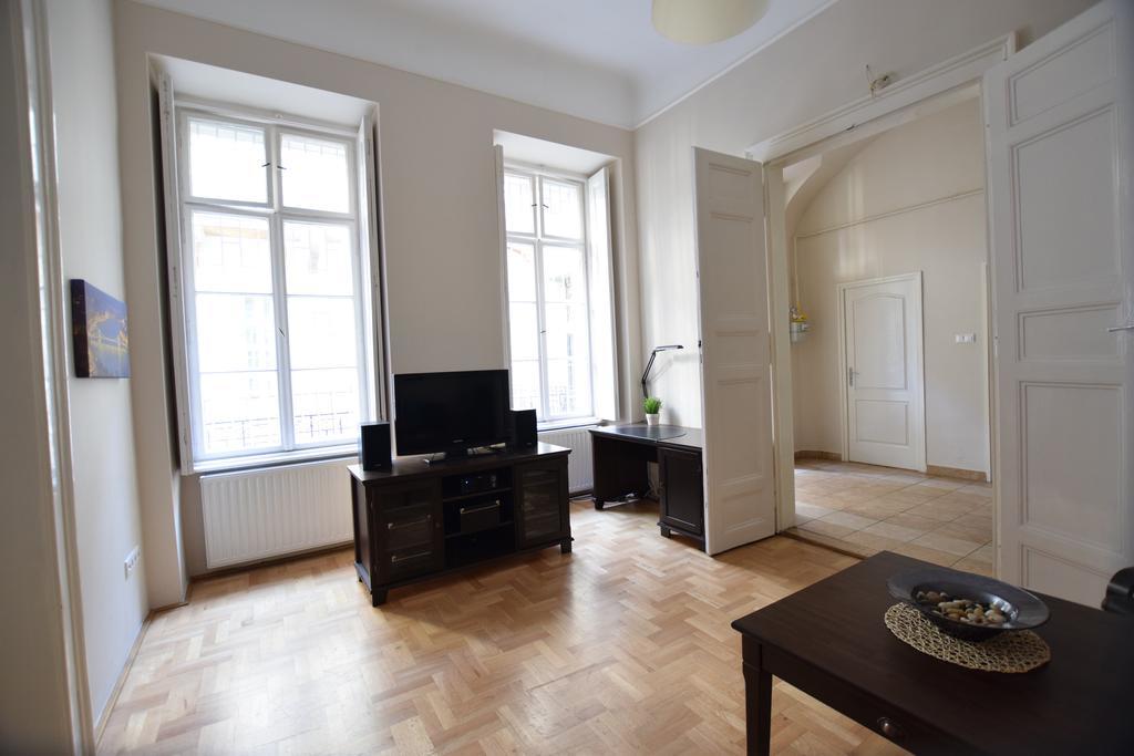 Standard Apartment By Hi5 - Muzeum 5 Будапеща Екстериор снимка